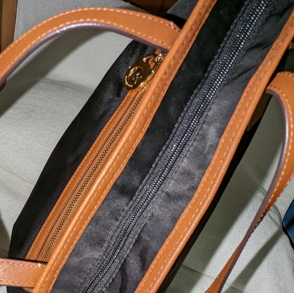 Michael Kors Kempton large nylon tote bag. - Picture 10 of 14